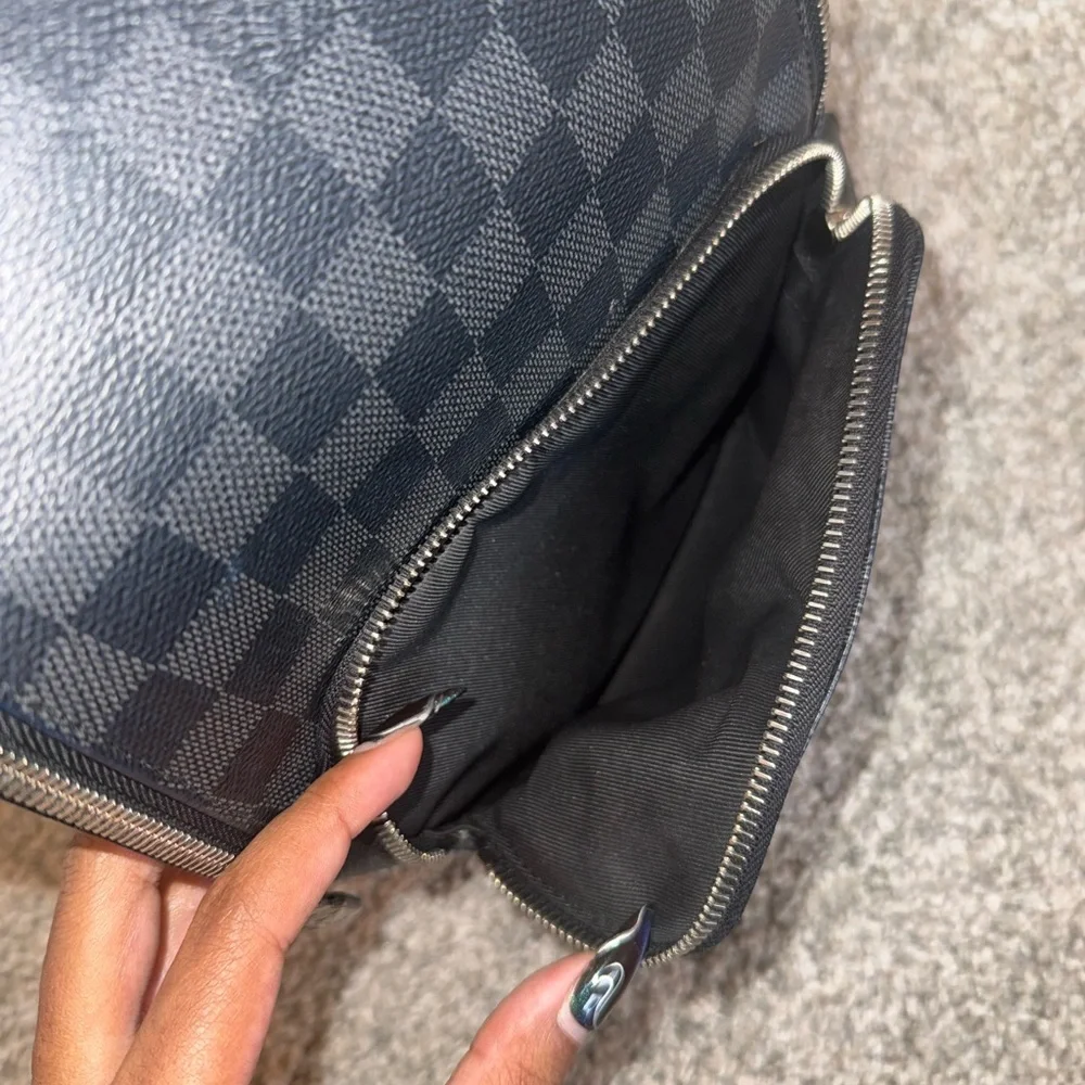 Men’s Louis Vuitton Damier Sling Bag - Picture 6 of 12